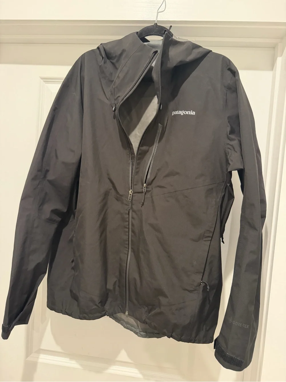 Patagonia Gore-Tex Jacket- Size L Men